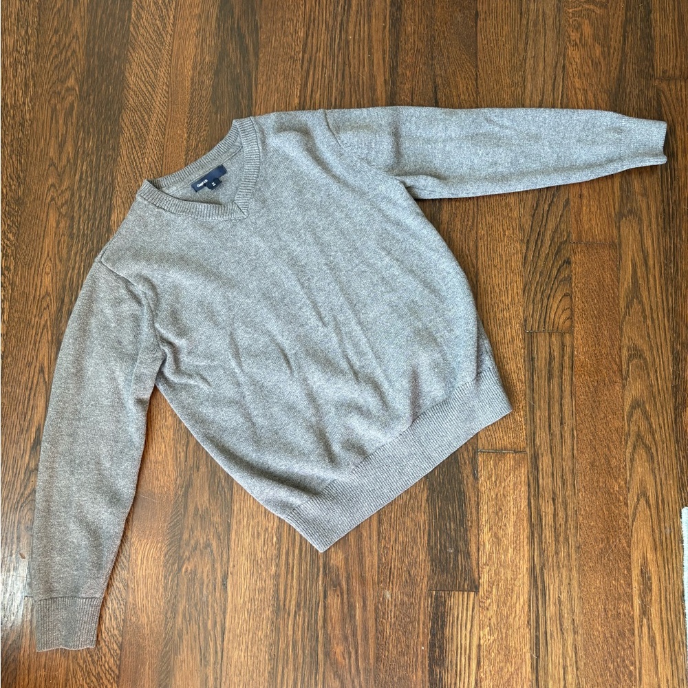 Gap kids boys gray v neck sweater